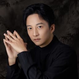 Mo Lijia portrait